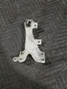 BMW E36 M50 M52 S50 S52 ENGINE MOTOR MOUNT ARM BRACKET LEFT Side ONLY - Picture 1 of 11