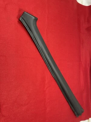 BMW E24 635csi Negro Pilar A, Cubierta del panel de moldura del conductor izquierdo 51431871727 USADO Foto 1 de 4