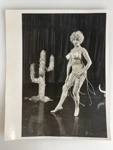Martha Holmes Photograph Original Silver Gelatin Print 8x10 B&W 1960's Burlesque - Picture 1 of 6