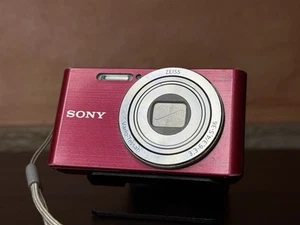 Sony DSC-W830 Pink mit verschmutztem Objektiv - ZEISS CCD 8X 20.1MP - Bild 1 von 15