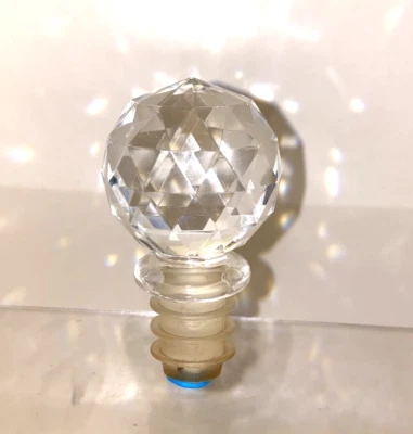 Tapón de botella de plástico con bola geométrica transparente *J Foto 1 de 4