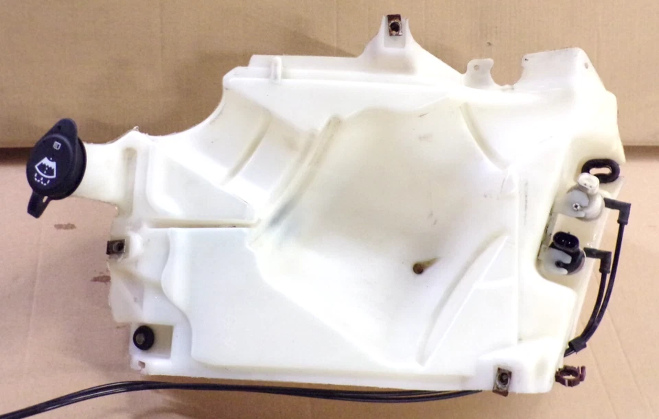 2007 chevy trailblazer washer bottle reservoir 2002-2009 gmc envoy - Image 1 of 4