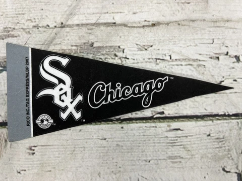 2011 Chicago White Sox MLB Spell Out Mini Miniature Felt Baseball Pennant - 9 In Cover