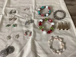 Pacchetto gioielli e orecchini, / 1 spilla ottime condizioni, vendo in confezione - Foto 1 di 16