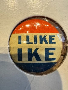 SPEDIZIONE GRATUITA! Spilla DWIGHT D. EISENHOWER 1952 Mi piace Ike per campagna presidenziale - Foto 1 di 2