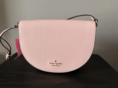 CUERPO BANDOLERA KATE SPADE LUNA MEDIA LUNA CUERO GRANULADO ROSA K8146 Foto 1 de 4