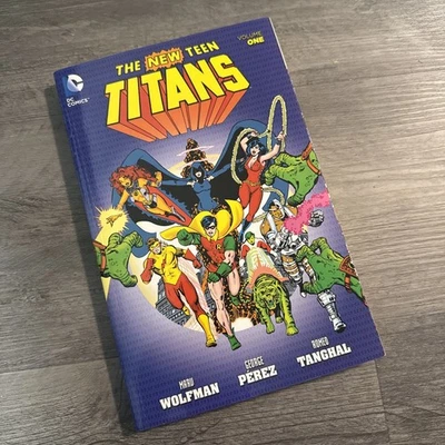 The New Teen Titans, Vol. 1 - Paperback By Marv Wolfman - GOOD - Image 1 of 3