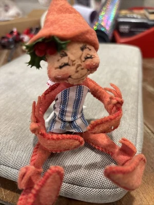 Vtg '94  Annalee Christmas Red Elf Sitting Apron 6 Inches - Image 1 of 4
