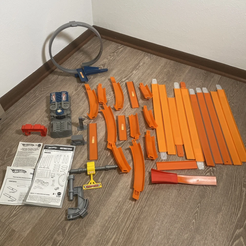 Mattel Hot Wheels Lot Track Power Booster 2002 WORKS & 30+ Pieces!! - Image 1 of 4