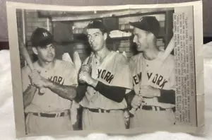1947 Joe Dimaggio, George McQuinn und Charley Keller Yankees Baseball Drahtfoto - Bild 1 von 2