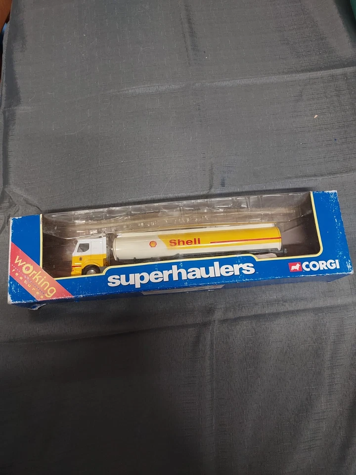 Corgi Superhaulers 1:64 TY86902 RENAULT CAB & FUELTANKER- SHELL. - Image 1 of 2