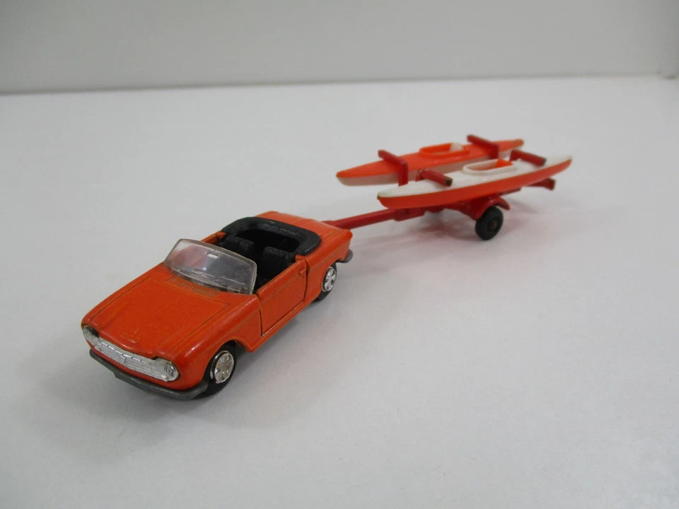 230- PEUGEOT 204 Cabriolet + Canoes MAJORETTE  1/60 - Photo 1/4
