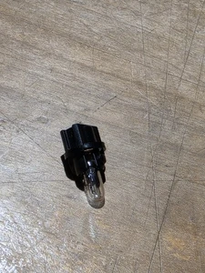 ⭐⭐Single Unit Toshiba V-2 Black T5 Socket TSD 74 bulb Lamp Genuine OEM ⭐⭐ - Picture 1 of 2