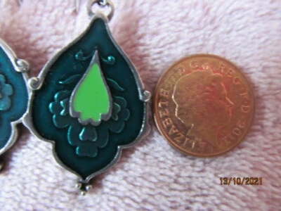 Pendientes colgantes Vermont EE. UU. Danforth esmalte verde peltre sin usar en muy buena condición Foto 1 de 4