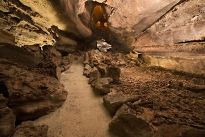 Photo Wall Mural-CAVE WALK WAY-(3705)-NON WOVEN-Wallpaper-Mountain Rocks Nature - Picture 1 of 1