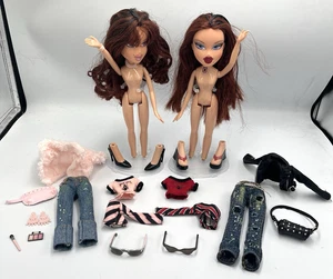 MGA Bratz Twiinz Phoebe e Roxxi Twins Y2K moda bambole abiti accessori - Foto 1 di 23