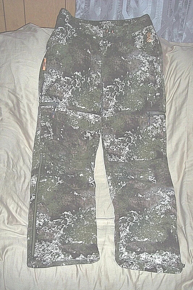 Womens Large Camo Pants Waterproof Pants Insulated Cold Weather C4 Hunting Pants - Image 1 of 4