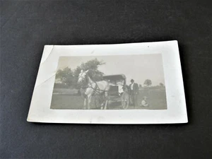 Caballo con cochecito en el pueblo- (RPPC)-Caja de sellos-AZO (1904-1918). - Imagen 1 de 2