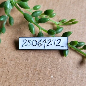 Donnie Darko Enamel pin badge - Numbers Horror movie film Metal Pin Gift - Picture 1 of 1