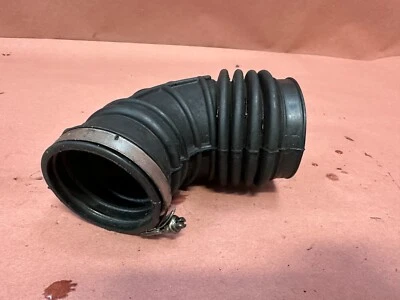 Bota de goma BMW E30 325e 320I E28 528e 2,7 L M20 OEM 158 k millas Foto 1 de 4