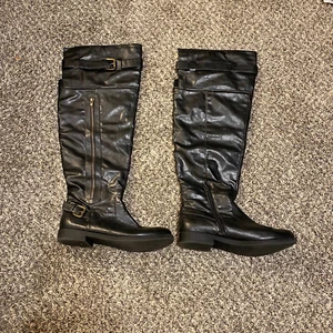 Madden Girl Ravia Black Boots Size 9 Cutout Buckle Vegan Leather - Picture 1 of 10