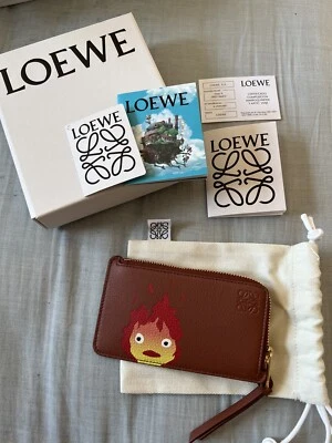 LOEWE x Howl's движущийся замок КАЛЬЦИФЕР молнии вокруг карты чехол бумажник комплект новый с коробкой - Изображение 1 из 4