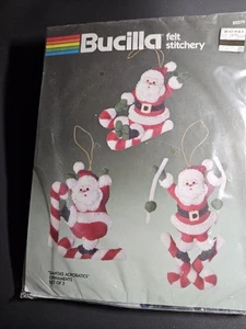 Vintage Bucilla Filz Heftset "Santa's Acrobatics" 3 Weihnachtsschmuck - Bild 1 von 4