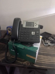Yealink SIP-T32G Gigabit IP Phone w/ Power Supply Dual Port PoE 3 VoIP - Picture 1 of 2