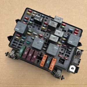2001-2002 Chevy GMC 2500HD 3500 LB7 Duramax Underhood Fuse Box DT 15328827-03 - Picture 1 of 4