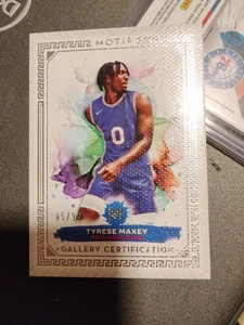 2023-24 Topps Motif Tyrese Maxey Galería Certificación # 95/99 - Imagen 1 de 4