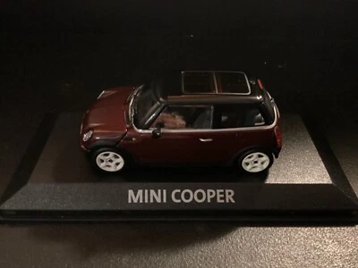 Mini Cooper I R50 2001 Minichamps Diecast in 1/43 scale - Image 1 of 4