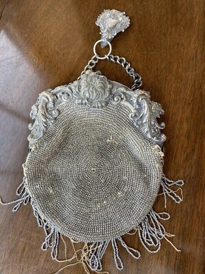 ANTIGUO BOLSO CHATELAINE CHATELAINE PLATEADO FLORAL ALEMÁN Y CLIP PARA CINTURÓN Foto 1 de 4