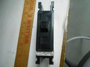 QCL1015 WESTINGHOUSE CIRCUIT BREAKER 1 POLE 15 AMPS/ 120/240 VAC NEW OLD STOCK - Picture 1 of 7