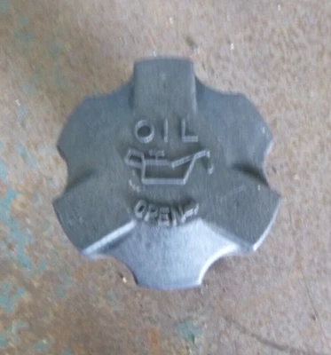 Hyundai Sonata EF 5/98-4/01 2.5 V6 Engine Oil Filler Cap - Image 1 of 2