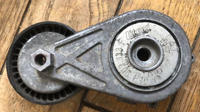 AUDI A4 QUATTRO 2009-2011 2,0 L. Tensor de correa de transmisión Serpentine OEM 06H903133F Foto 1 de 4