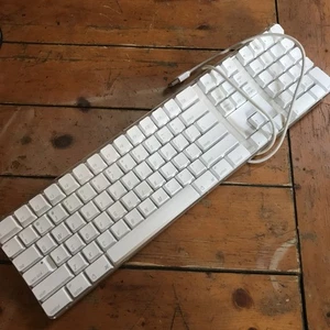 Origina Apple Mac A1048 White Wired Full Size Keyboard English w/ 2 USB Port Hub - Picture 1 of 5