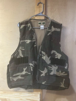 Vintage Game Winner Sportswear Hunting Vest Size L Padded Shoulder Canvas Camo - Image 1 of 4