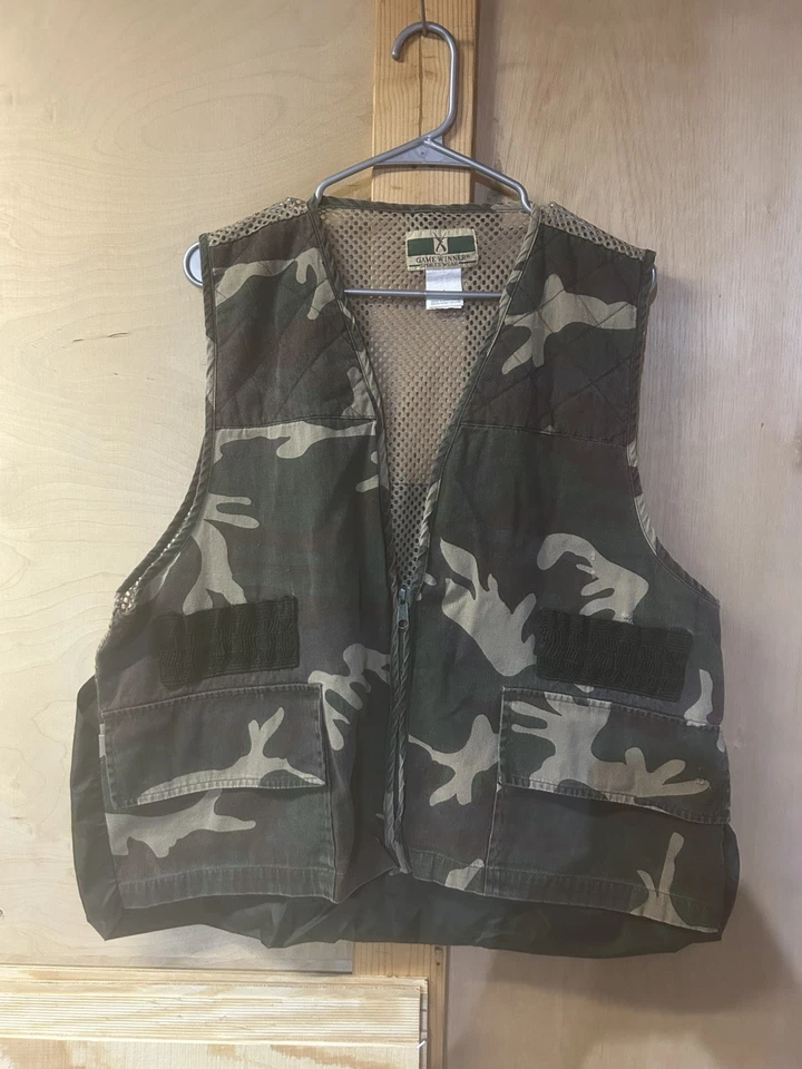 Vintage Game Winner Sportswear Hunting Vest Size L Padded Shoulder Canvas Camo - Image 1 of 4
