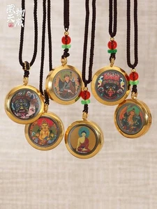 Tibetischer Thangka Anhänger Lhamo Jambhala Manjushri Gau Amulett Reise Souvenir - Bild 1 von 17