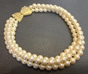 VINTAGE CAROLEE DREISTRANG GROB goldfarben SCHLEIFENVERSCHLUSS KUNSTPERLEN HALSKETTE CHOKER - Bild 1 von 7