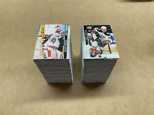 2020-21 Juego completo de hockey de mazo superior 1-200/251-450 sin armas jóvenes 400 cartas - Imagen 1 de 3