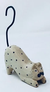 Vintage Volkskunst handgeschnitzte Katze mit schwarzem Metallhaken Schwanz Kiefernholz - Bild 1 von 15