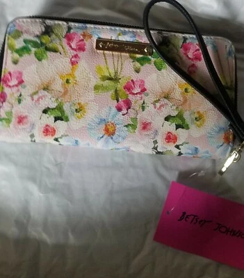 Бумажник Betsey Johnson с ремешком на запястье для чековой книжки с цветочным узором золотистая фурнитура на молнии - Изображение 1 из 2