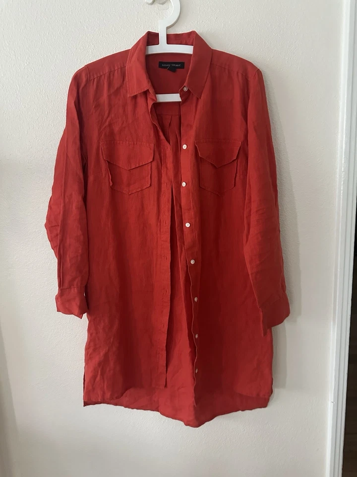 Camisa para mujer Banana Republic 6 roja 100 % lino manga larga abotonada Foto 1 de 4
