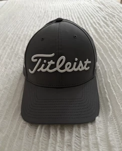Sombrero ajustable Titleist Golf Tour Performance FJ/ProV1 COLOR: gris con blanco - Imagen 1 de 7