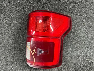 Lanterna traseira de LED FORD F-150 2018 2019 2020 COM RADAR DE PONTO CEGO USADA PELO FABRICANTE - Imagem 1 de 4