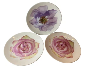3 piatti da dessert insalata Wedgwood Bloomers (2) rosa rosa e (1) lisianthus 8" osso - Foto 1 di 4