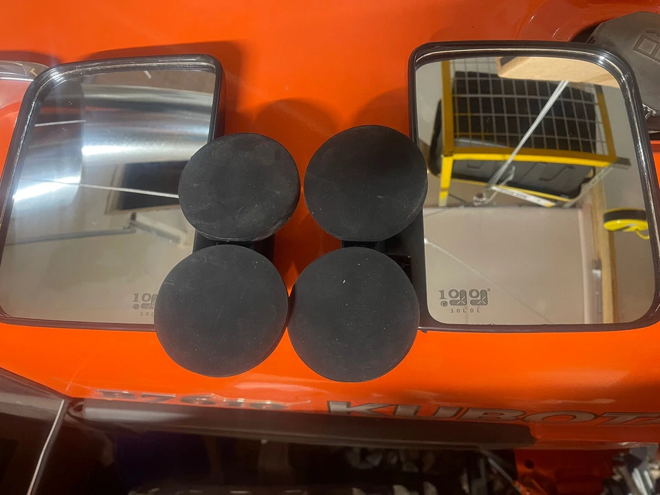 PAR DE ESPELHOS MAGNÉTICOS REVESTIDOS DE BORRACHA EXTRATOR/SKID STEERE KUBOTA JOHN DEERE - Imagem 1 de 4