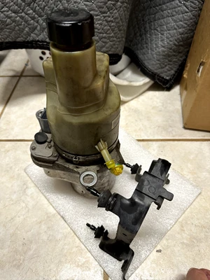 Bomba de dirección asistida eléctrica Volvo C30 S40 C70 V50 ESP 2004-2013 5N51 3K514 CB Foto 1 de 4