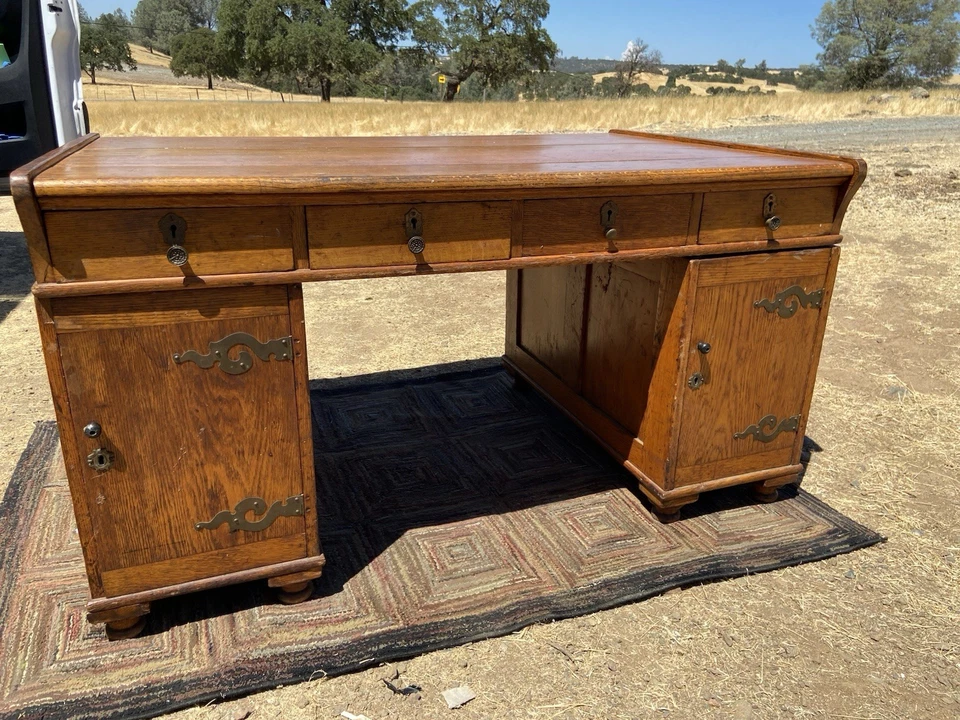 Antiga mesa de parceiros da era vitoriana precisa de restauração - Imagem 1 de 4